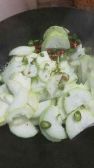 蒲瓜烧起来黑的可以吃吗,揭秘其安全性